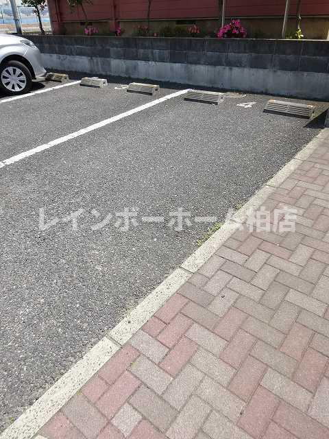 【仲介手数料：50％OFF】対象物件！の駐車場|車をお持ちの方に嬉しい駐車場付きの物件です