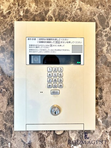 プレサンス名古屋ルーカスのエントランス