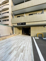 開放的なエントランス