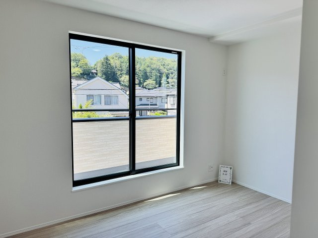 八王子市　平町　新築一戸建ての子供部屋|～2階バルコニーに面している6.5帖の洋室です～