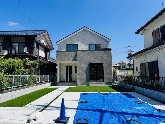 八王子市　平町　新築一戸建ての外観|～小宮駅徒歩20分　控除や減税で優遇の長期優良住宅認定　並列2台駐車可能カースペース付き～