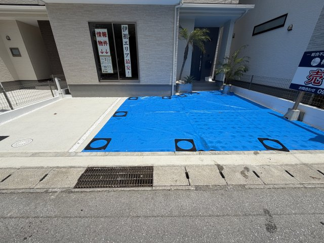 浦添市伊祖5丁目（全3棟）B号棟の駐車場|B号棟　並列駐車3台可♪