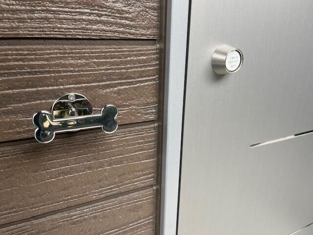 千葉市稲毛区天台２丁目のアパートの玄関