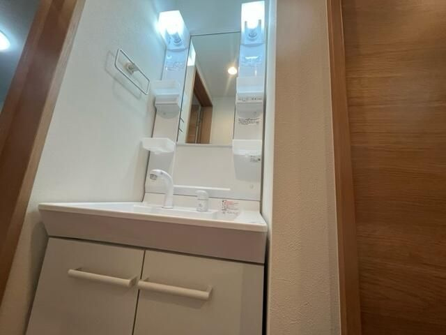 千葉市稲毛区天台２丁目のアパートの独立洗面台