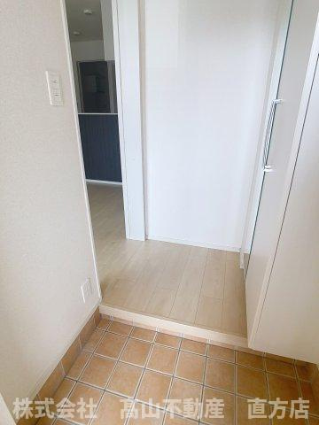 直方市大字知古のアパートの玄関