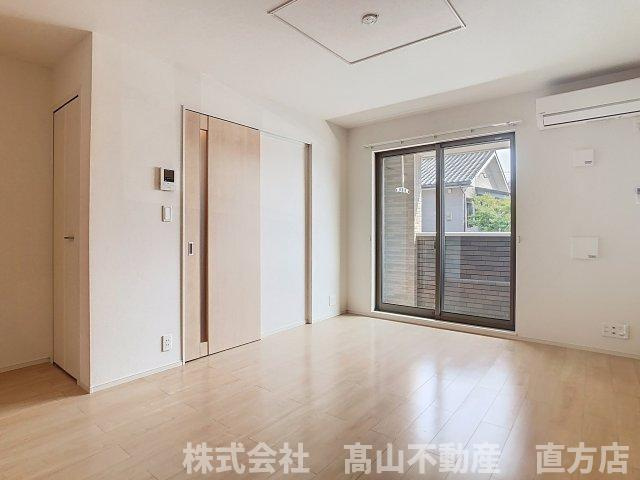 直方市大字知古のアパートの居間・リビング