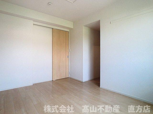 直方市大字知古のアパートの洋室
