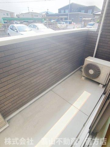 直方市大字知古のアパートのバルコニー