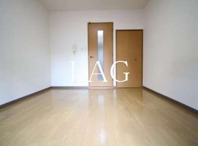 【居間・リビング】 | プレール三田 | 洋室のお部屋です。