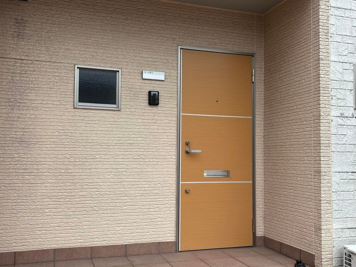 リースランドネオス春日弐番館　Ｃの玄関