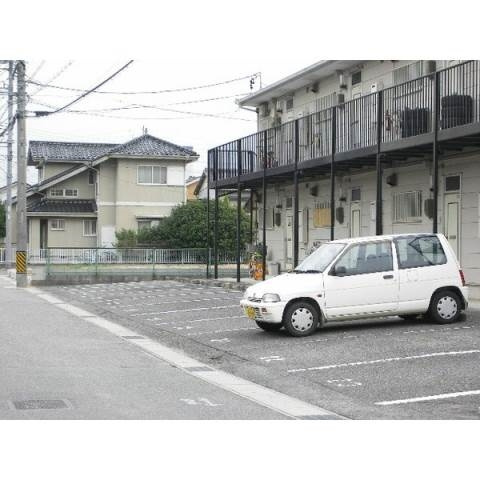 サンフォレスト渡辺Ｃの駐車場
