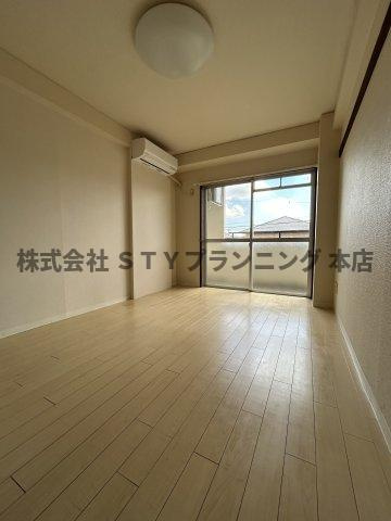 仲介手数料0円！レジデンスヒカリの居間・リビング