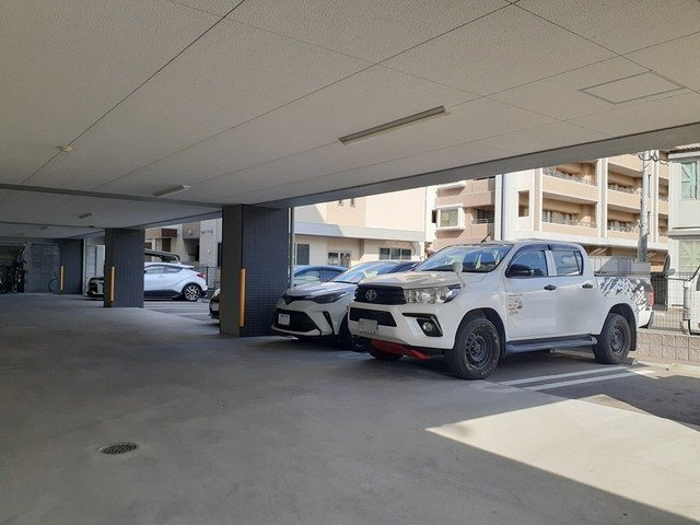 【駐車場】 | グランドクリーンヒット松田 | 車をお持ちの方に嬉しい駐車場付きの物件です
