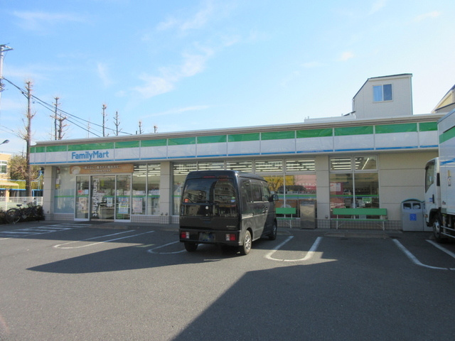 ＳＴＯＣＫレジデンスのその他|ファミリーマート浮間中央通り店