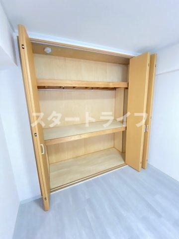 大阪市淀川区木川西３丁目の賃貸マンションの収納