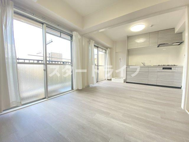 大阪市淀川区木川西３丁目の賃貸マンションの居間・リビング