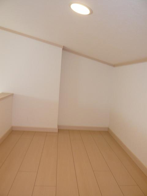 川崎市多摩区西生田１丁目のアパートの寝室