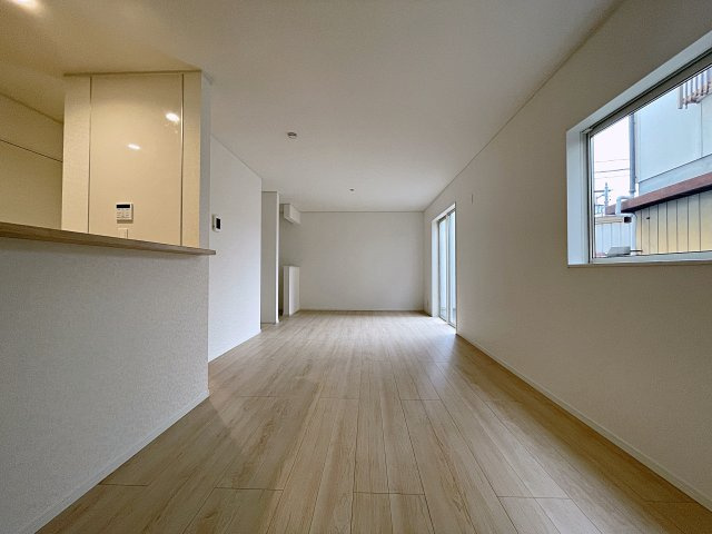 新築戸建・新築建売　福島市笹谷第9　笹谷小・信陵中の居間・リビング|キッチンの前にダイニングテーブルを設置すれば、お料理の配膳もスムーズです！