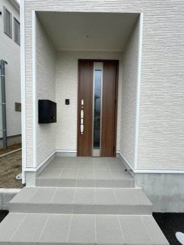 新築戸建・新築建売　福島市笹谷第9　笹谷小・信陵中の玄関|モニター付きインターホンで訪問者を確認できるので、防犯対策やプライバシー保護など安心です！