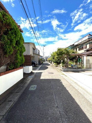 新築戸建　静岡市駿河区小鹿10期　全1棟　1号棟の前面道路含む現地写真