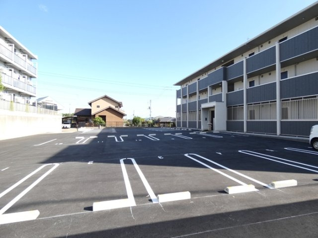ブランネージュ東小串の駐車場