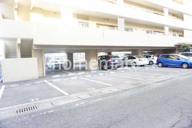 熊本市中央区九品寺４丁目の賃貸マンションの駐車場