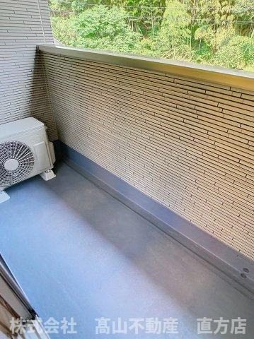 鞍手郡小竹町大字勝野のアパートのバルコニー