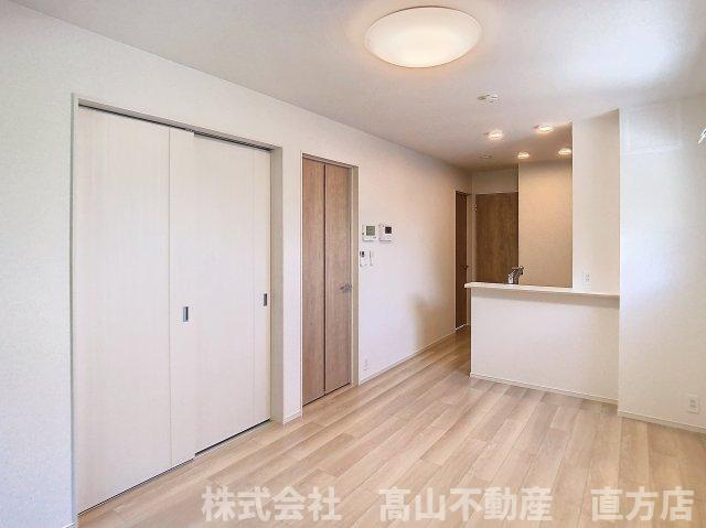 鞍手郡小竹町大字勝野のアパートの居間・リビング
