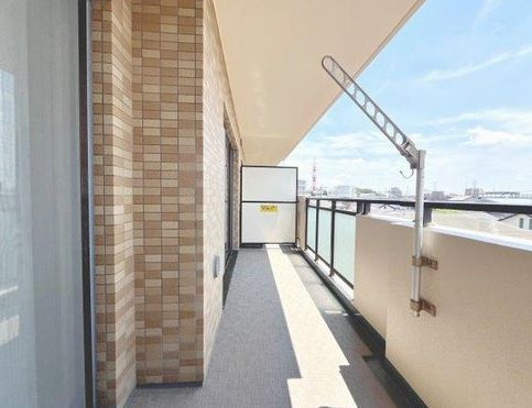 【中古マンション】ヴィルヌーブ川越のバルコニー|南西側バルコニーで陽当り良好