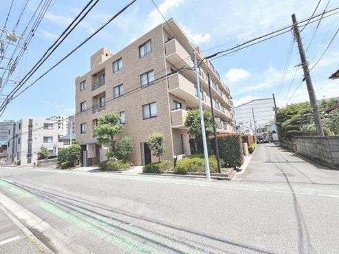 【中古マンション】ヴィルヌーブ川越の外観|ショッピングモールがすぐ近くにあり便利