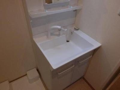 【独立洗面台】 | ピオーネ前野 | 独立洗面台、小物を置くことができて便利です