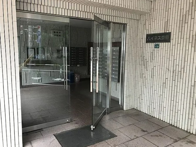 ハイネス要町のエントランス