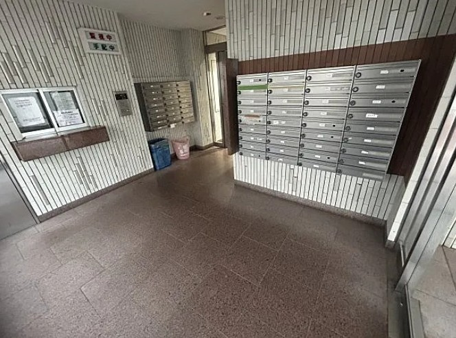 ハイネス要町のロビー