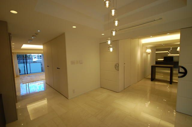 ＴｈｅＵｐｐｅｒＲｅｓｉｄｅｎｃｅｓ　ａｔ　Ｍｉｎａｍｉ－ａｏｙａｍａの居間・リビング