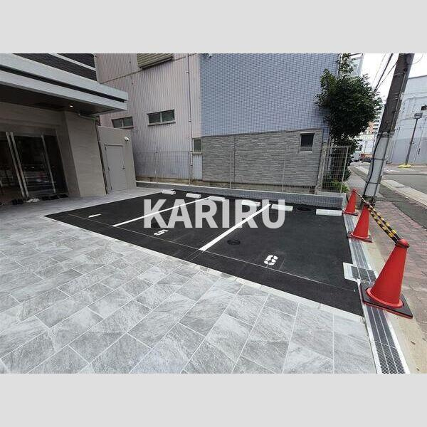 Alivis今福鶴見駅前の駐車場