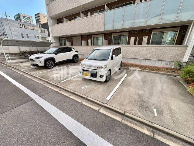 アムール千原の駐車場