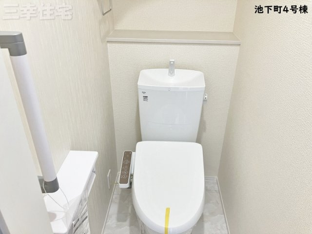 碧南市池下町4号棟のトイレ|1階2階に洗浄便座を標準装備しています。水量は従来品より約60%カットされていて経済的です