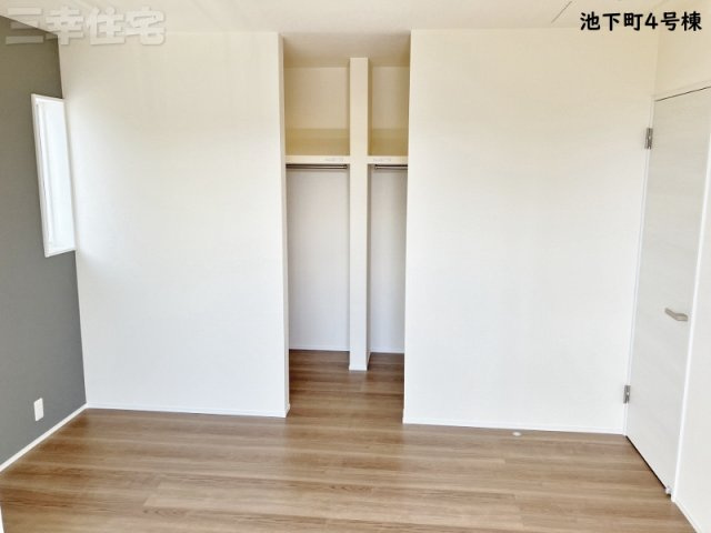 碧南市池下町4号棟の洋室|主寝室の収納はウォークインクローゼット3帖