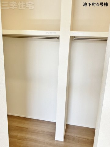 碧南市池下町4号棟の収納|3帖のウォークインクローゼット。もはや個室になりえる広さ