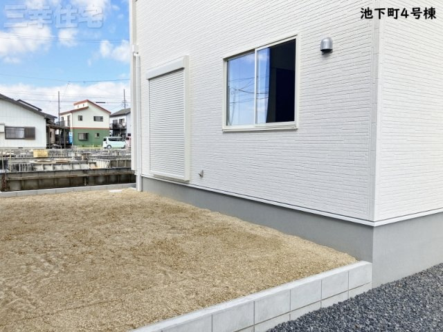 碧南市池下町4号棟の庭|目隠しフェンスをすればドックランも可能なお庭があります♪シャッターもあって防犯対策も安心です♪