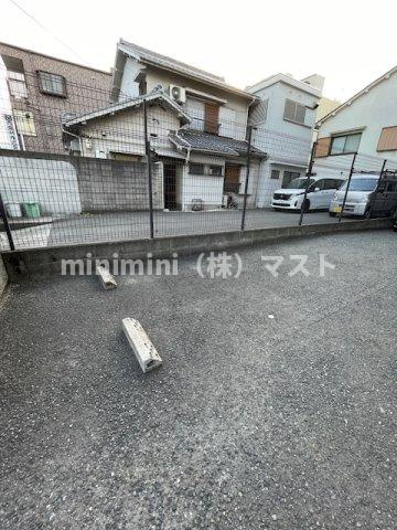 プロニティ江川の駐車場