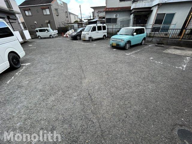 メゾン・モンハイム東の駐車場