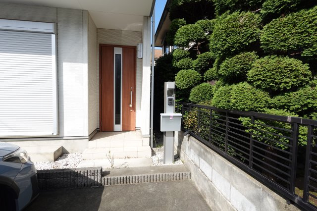 川越市的場1186　中古戸建の玄関
