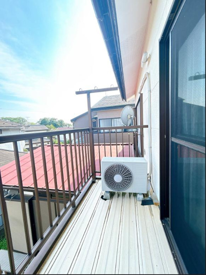 【バルコニー】 | 常総市豊岡町丁　中古戸建 | 広々としたバルコニー。お洗濯物もぜーんぶ干せちゃいます！！