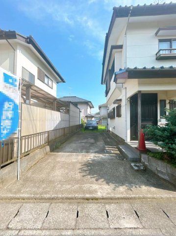【駐車場】 | 常総市豊岡町丁　中古戸建 | マイホームなら駐車場代がかかりません！しかも、自宅の駐車場で洗車ができます！今までコイン洗車に行っていた手間も省けて、節約にもつながります(^^♪
