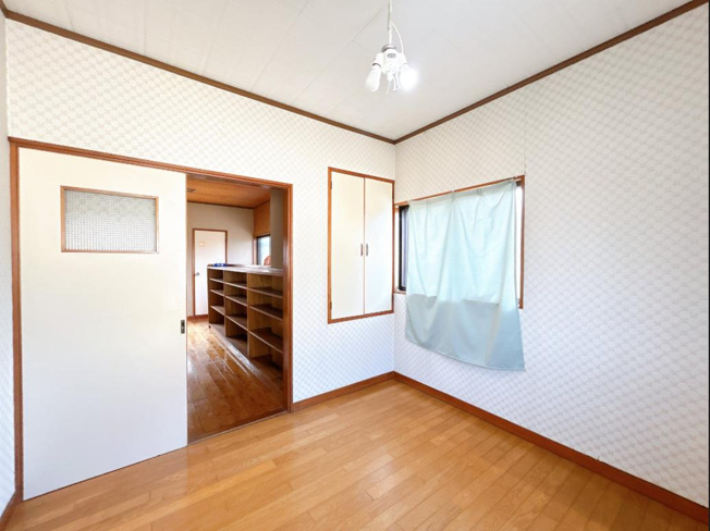 【洋室】 | 常総市豊岡町丁　中古戸建 | 夏場に心地良いひんやり感はフローリングならでは☆彡