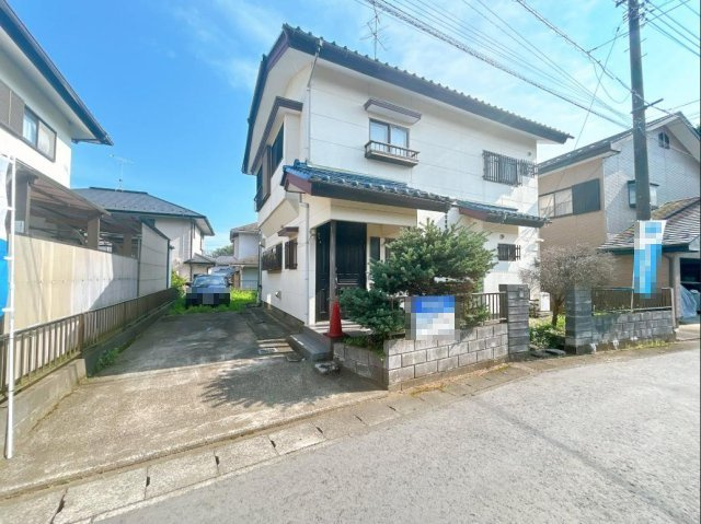 【外観】 | 常総市豊岡町丁　中古戸建 | 閑静な住宅街で叶える静かな暮らし。縦列駐車3台可能！