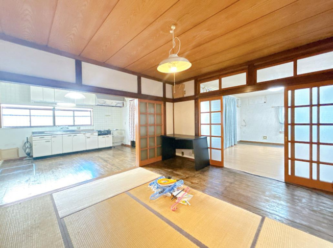 【和室】 | 常総市豊岡町丁　中古戸建 | ダイニングキッチンには和室が隣接し、お子様の遊び場や家事スペースにも大活躍です☆