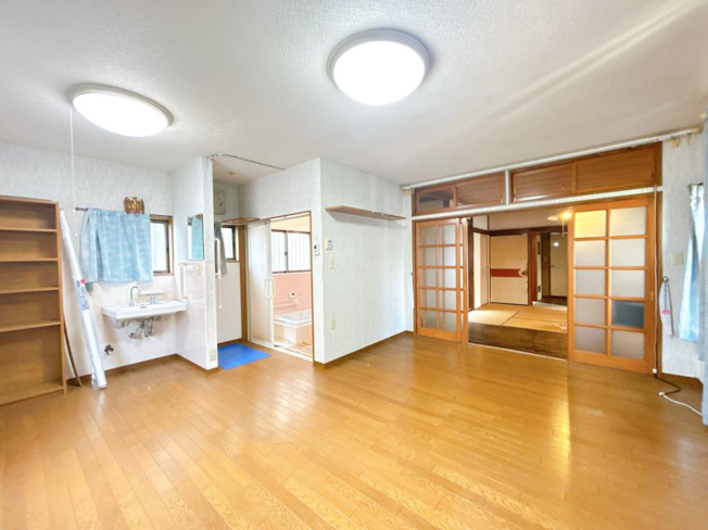 【洋室】 | 常総市豊岡町丁　中古戸建 | 和室と洋室が続き間設計ですので、大空間を演出できます(^O^)