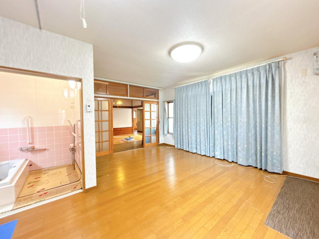 【洋室】 | 常総市豊岡町丁　中古戸建 | 洋室は高い天井のゆったりとした空間を演出(^^)/